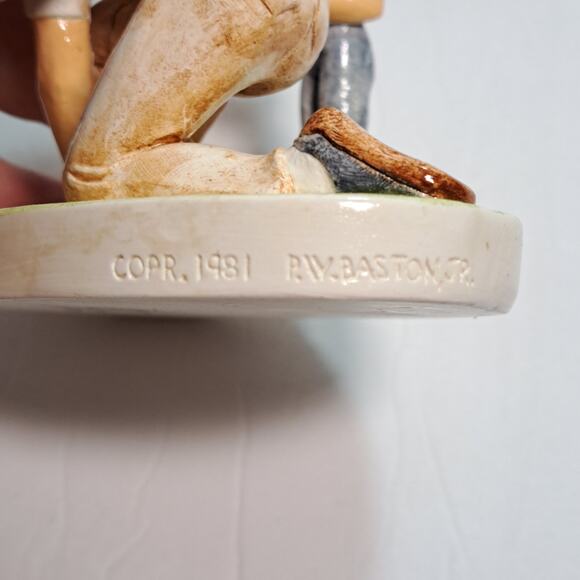 Vintage 1981 Sebastian Miniature Figurine 390 The First Kite signed Woody Baston - Picture 6 of 7